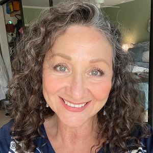 Meet your Posher, Debbie